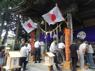 芽の輪くぐり :茨城の鹿嶋八幡神社の大祓 芽の輪くぐり :茨城の鹿嶋八幡神社の大祓